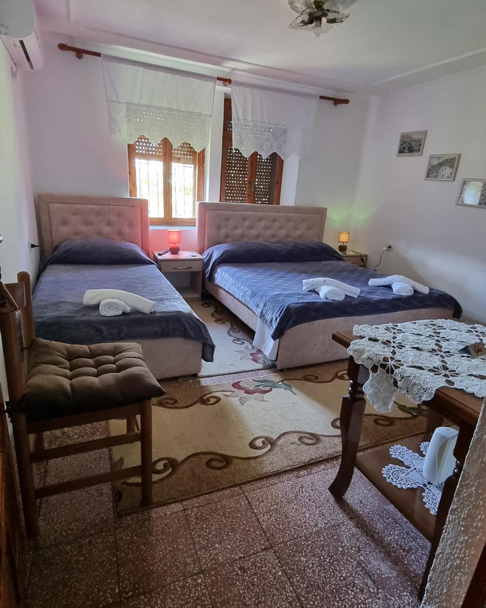 Guesthouse Arber Gjirokastër Esterno foto