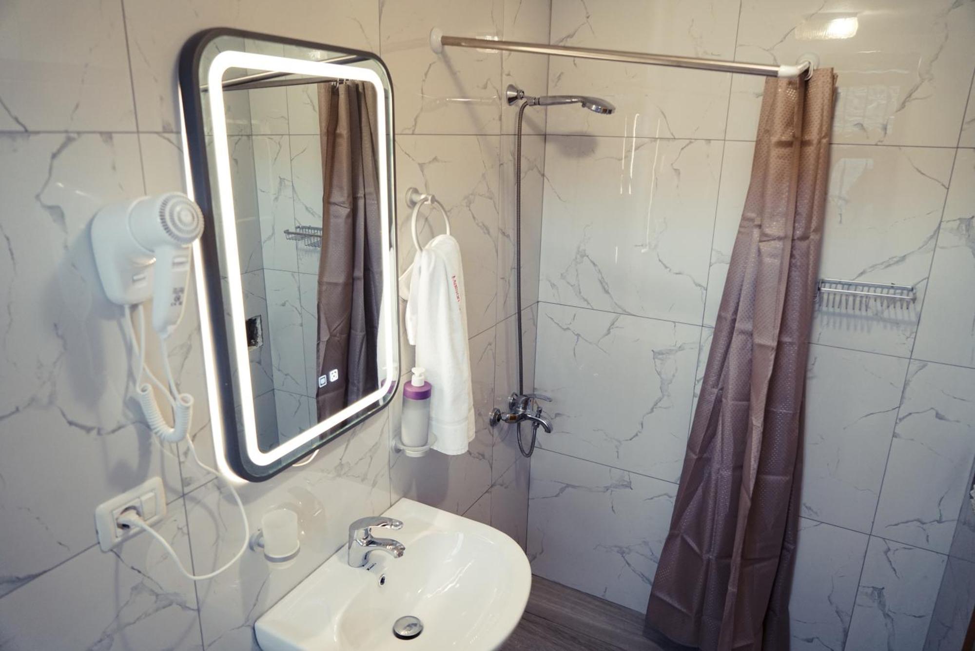 Guesthouse Arber Gjirokastër Esterno foto