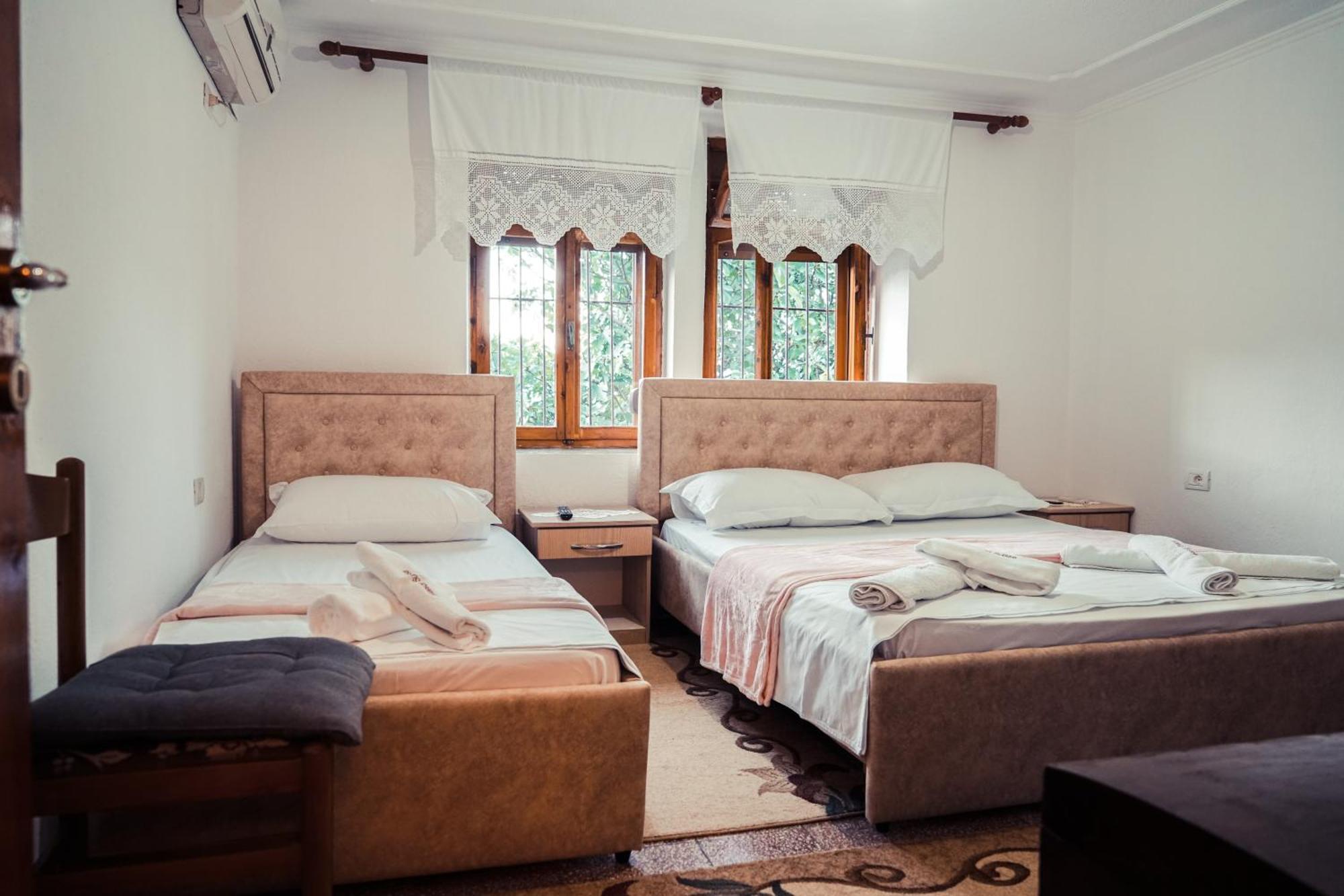 Guesthouse Arber Gjirokastër Esterno foto