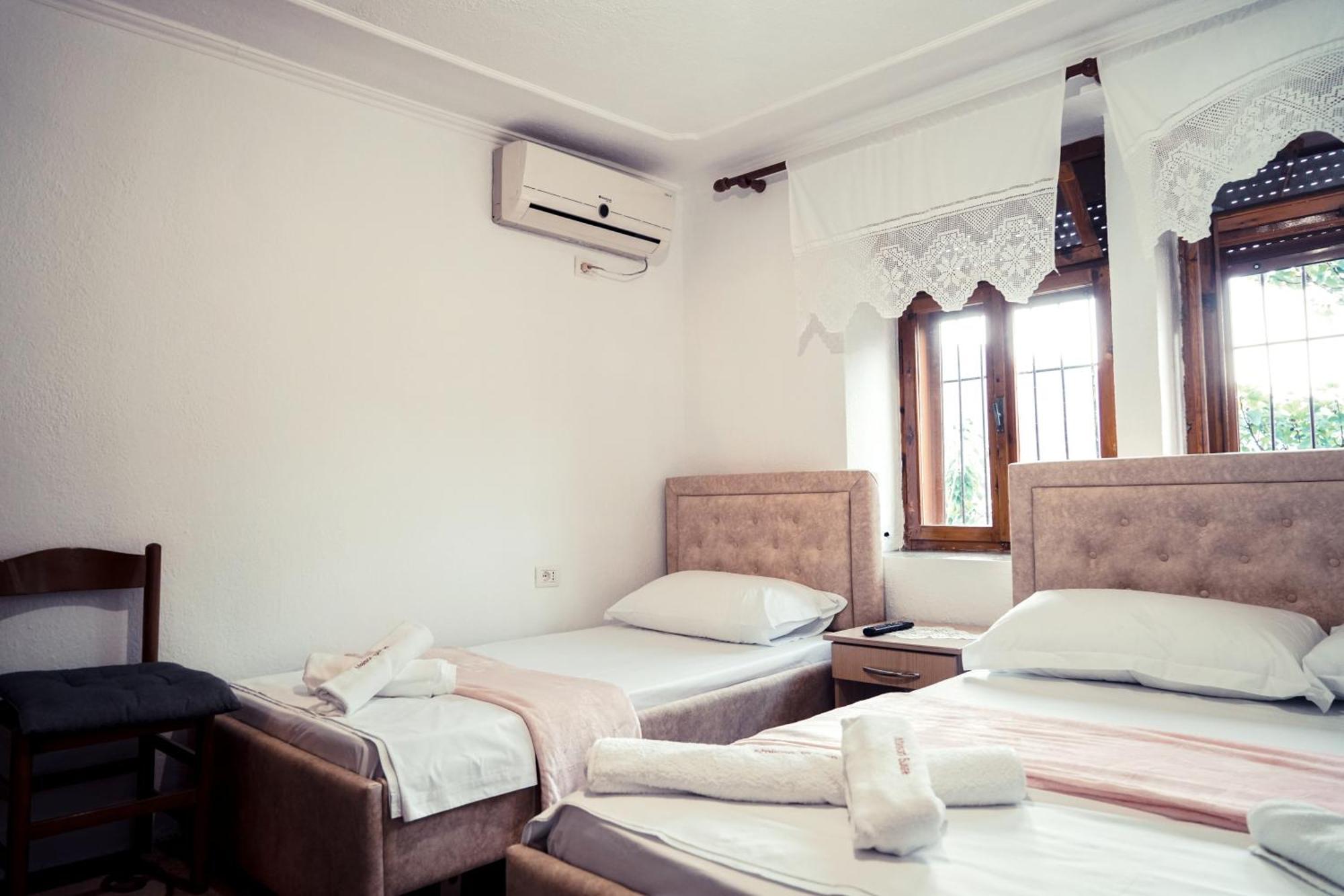 Guesthouse Arber Gjirokastër Esterno foto