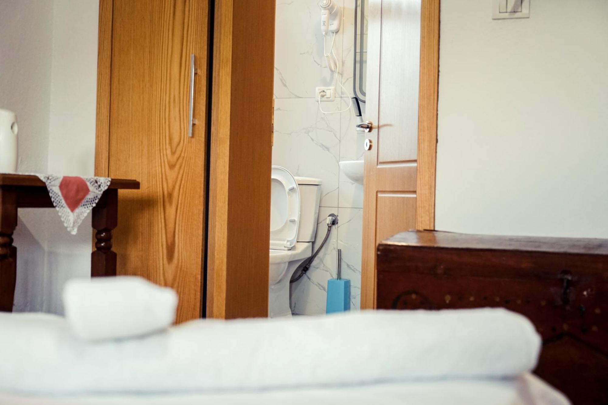 Guesthouse Arber Gjirokastër Esterno foto