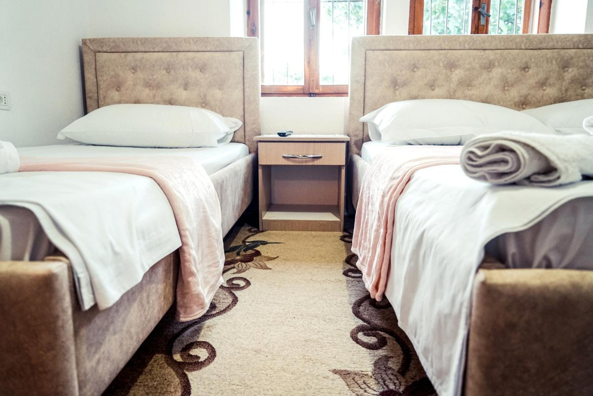 Guesthouse Arber Gjirokastër Esterno foto