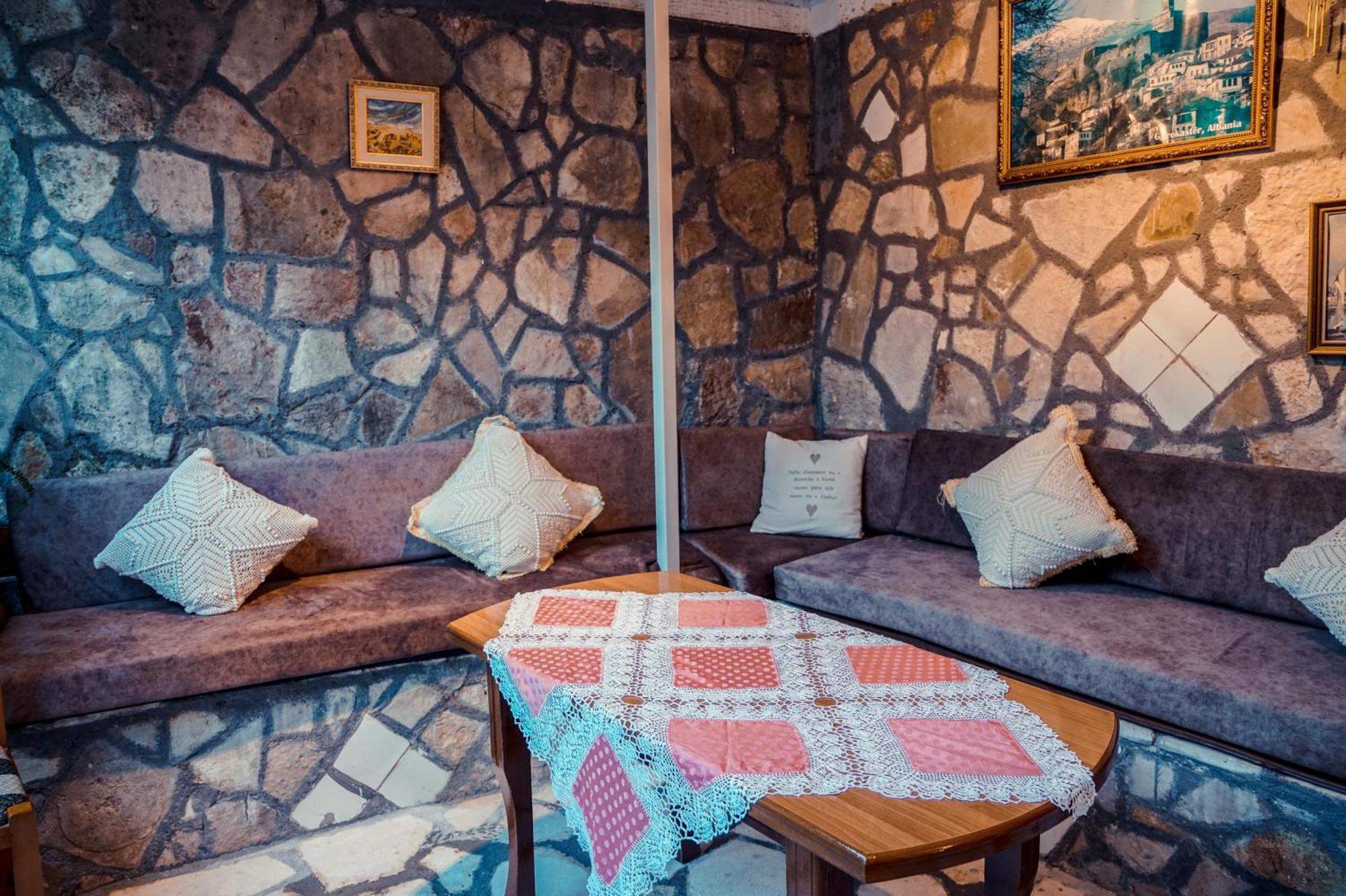 Guesthouse Arber Gjirokastër Esterno foto